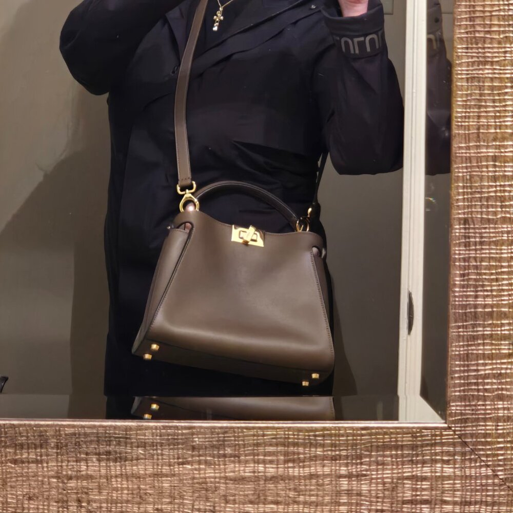 Authentic FENDI Peekaboo Essentially - like new - Picture 10 of 10